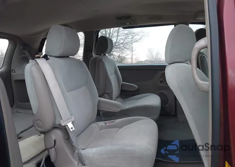 2004 Toyota Sienna Ce z USA, uszkodzony, nr VIN 5TDZA23C44S164599